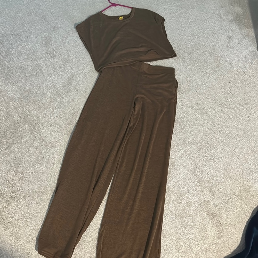 Brown lounge set brand new